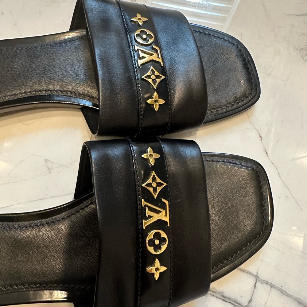 Luis Vuitton sandals